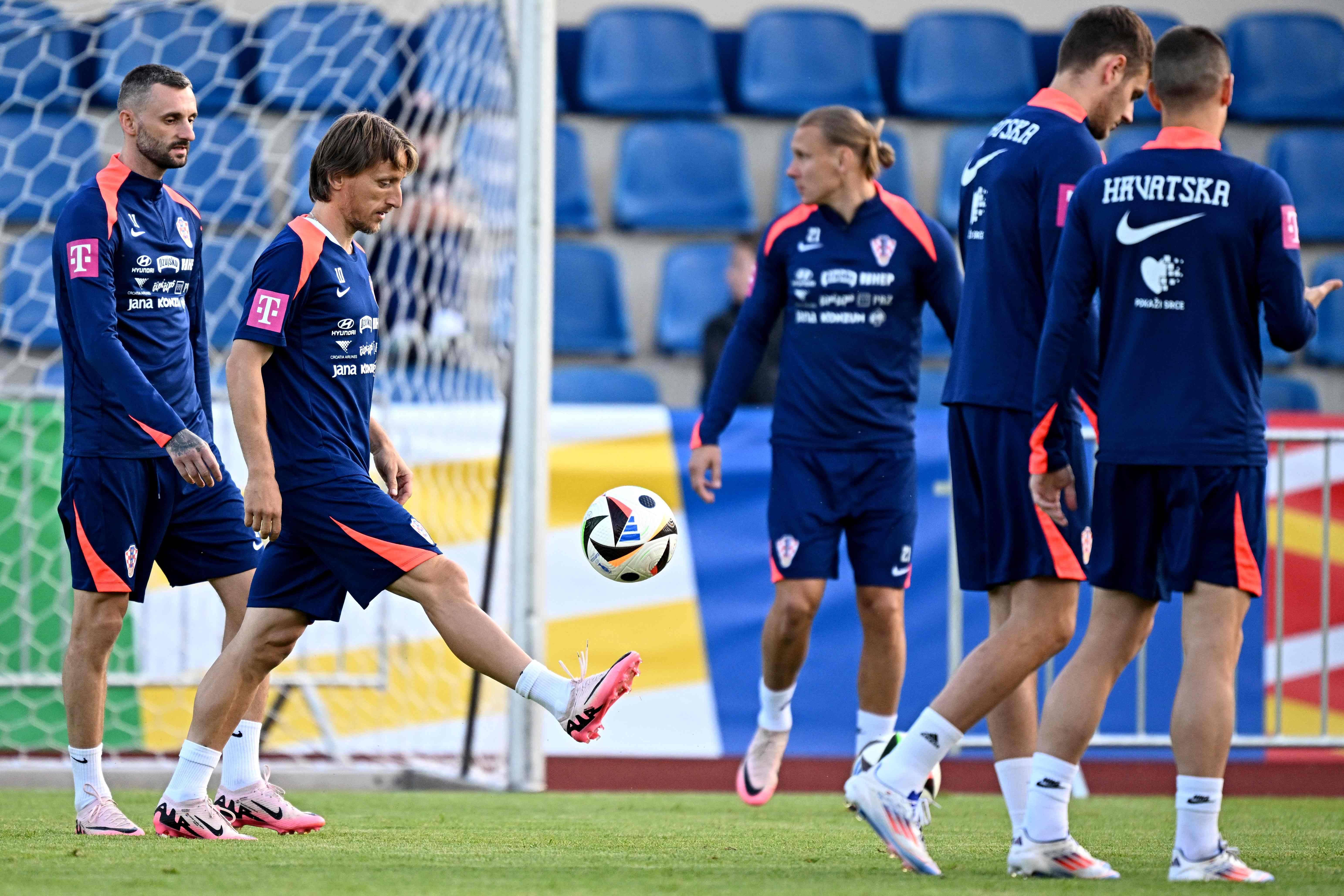 九游中国-包含克罗地亚欧洲联赛状态疲软,难以冲破困境的词条