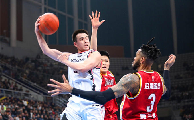 九游娱乐官方-海南队外援状态神勇，助球队逆转