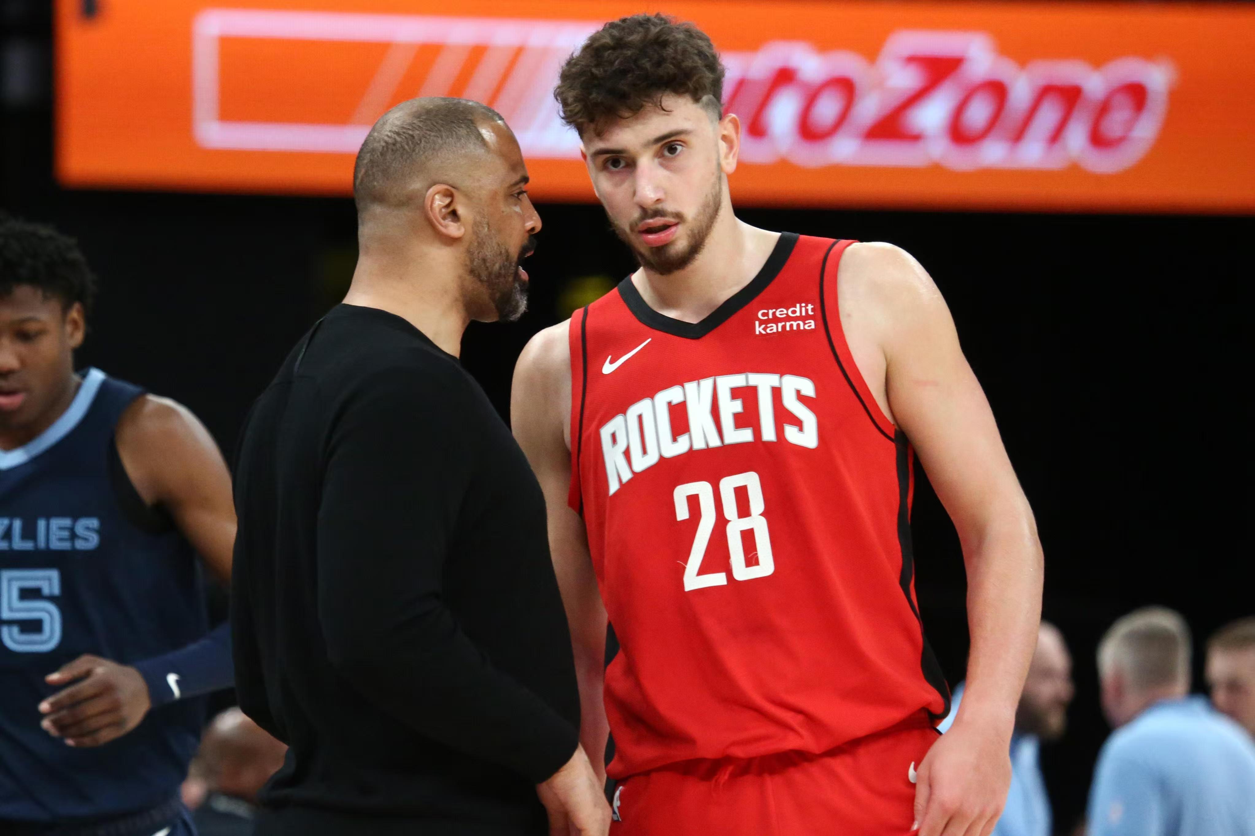 九游娱乐网页-球队主帅怒斥球员不力，欲求变初见成效