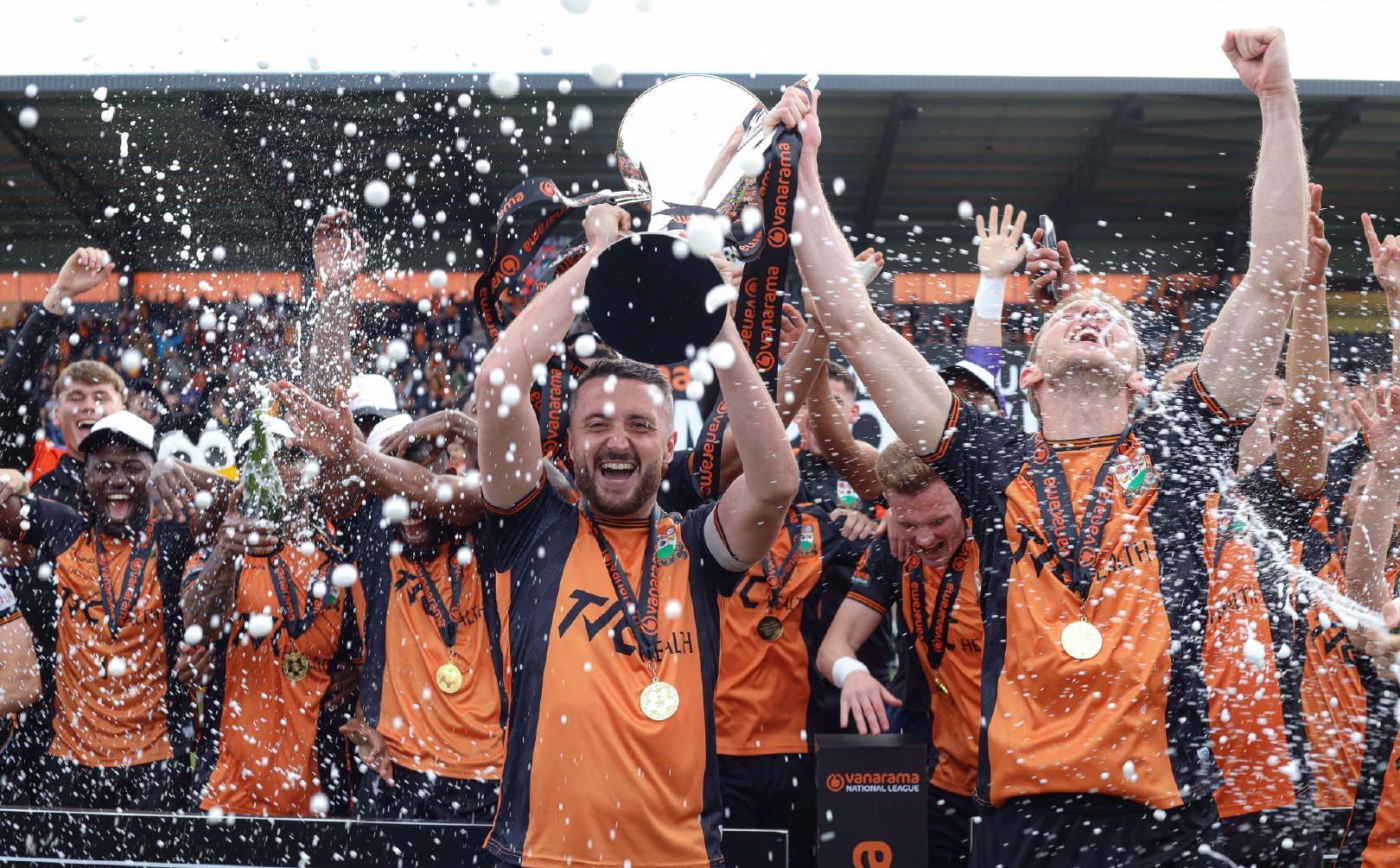 九游体育平台-联赛男生队伍将冠军收入囊中的简单介绍