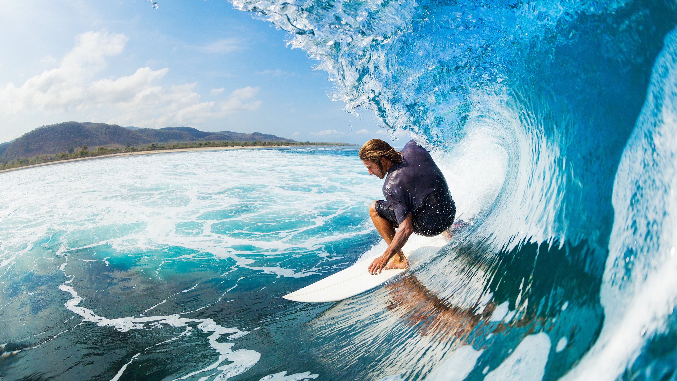 9you娱乐-王者与巨人，当绿茵场的呐喊遇见篮球场的无声统治